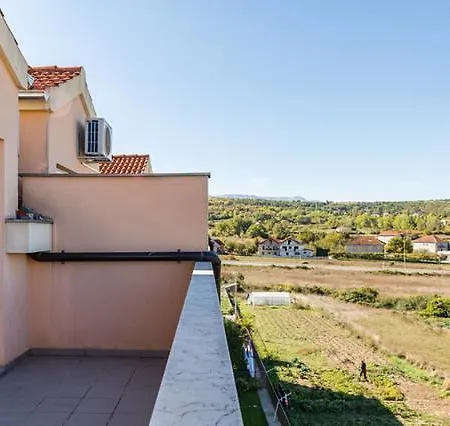Vrcan Apartment *