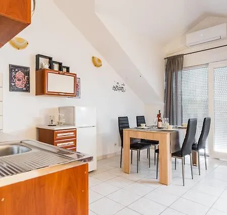 Apartment Vrcan *