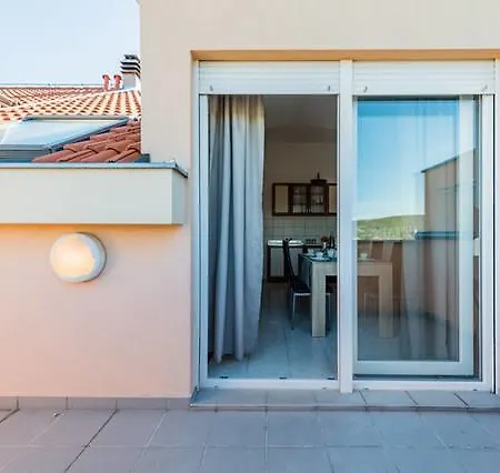 Apartment Vrcan