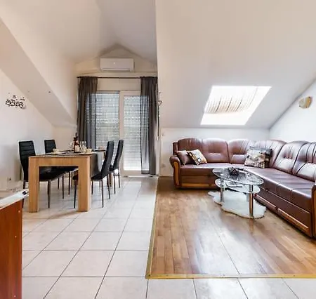 Apartment Vrcan