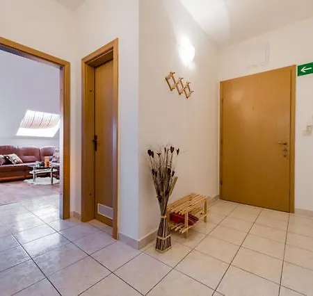 Apartment Vrcan *