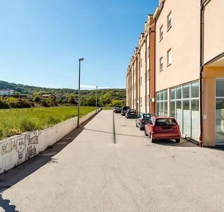 Apartment Vrcan